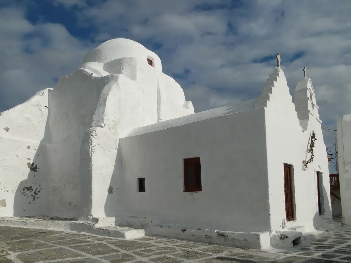 The whitewashed Church of Panagia Paraportiani in Chora, one of six route options for a Mykonos vacation photographer session